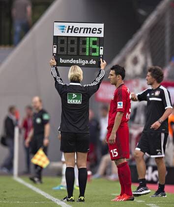 Leverkusen, 10.08.2013, BayArena Bundesliga Debüt von Levin Öztunali (Bayer) - Enkel von Uwe Seeler Bayer Leverkusen - SC Freiburg mm