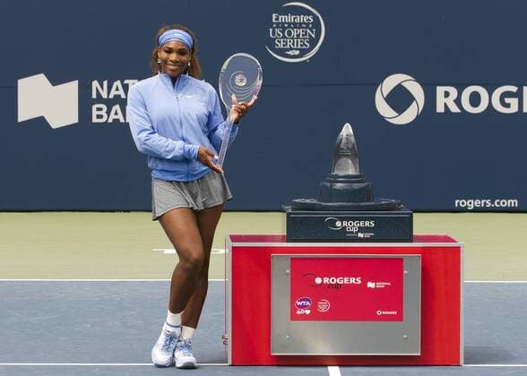 TORONTO, -- Serena Williams of the United States poses with the trophy after the final of women s singles at the 2013 Rogers Cup in Toronto, Canada, Aug. 11, 2013. (Xinhua Zou Zheng) (SP)CANADA-TORONTO-TENNIS-WTA-ROGERS CUP-FINALS 