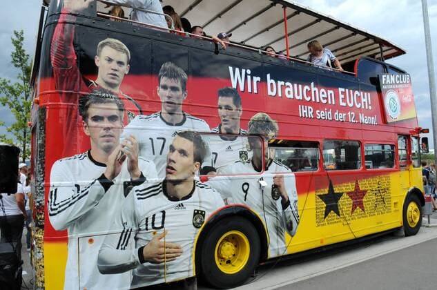 12.08.2013 , Mainz, Coface Arena , Öffentliches Training der Deutschen Nationalmannschaft unter dem Motto DFB hautnah DFB Fanmobil mit Abbildern von Philipp Lahm, Manuel Neuer, Lukas podolski, Per Mertesacker, Bastian Schweinsteiger, Stefan Kiessling