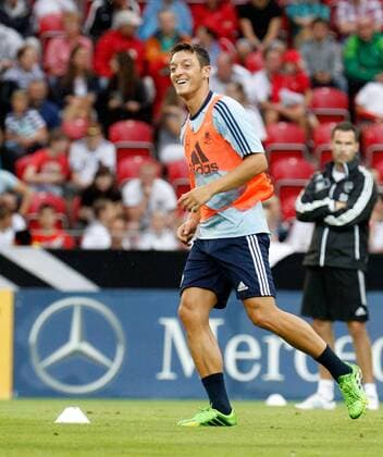 12.08.2013, xsvx, Fussball Deutsche Fussball Nationalmannschaft Training, v.l. Mesut Özil (Deutsche Fussball Nationalmannschaft DFB)