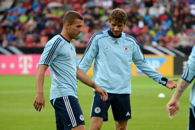 12.08.2013 , Mainz, Coface-Arena , Öffentliches Training der Deutschen Nationalmannschaft unter dem Motto DFB hautnah auch bei strömendem Regen Aktion, Lucas Podolski (FC Arsenal) und Thomas Müller (Bayern München)