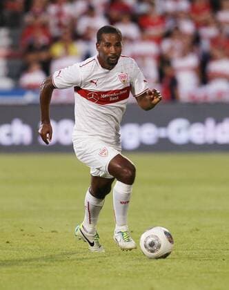 Cacau (VfB) . Einzelaktion am Ball . VfB Stuttgart - Botev Plovdiv . Stuttgart, GER, 08.08.2013 , Fussball-Europa League 2013-2013 , 3. Qualifiaktionsrunde Rückspiel .