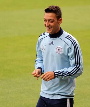 13.08.2013, xsvx, Fussball Deutsche Fussball Nationalmannschaft Training, v.l. Mesut Özil (Deutsche Fussball Nationalmannschaft DFB) Portrait