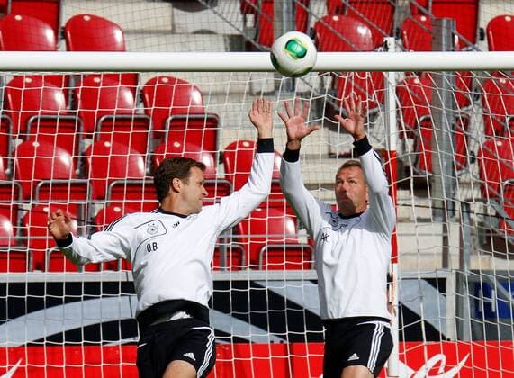 13.08.2013, xsvx, Fussball Deutsche Fussball Nationalmannschaft Training, v.l. Manager Oliver Bierhoff (Deutsche Fussball Nationalmannschaft DFB) Torwart Trainer Andreas Koepke (Deutsche Fussball Nationalmannschaft DFB)
