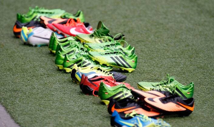 13.08.2013, xsvx, Fussball Deutsche Fussball Nationalmannschaft Training, v.l. Fussballschuhe der Nationalspieler
