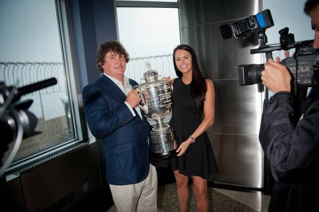 Aug. 13, 2013 - Manhattan, New York, U.S. - JASON DUFNER, 2013 PGA Golf Herren Championship winner, with wife AMANDA, poses with the Wanamaker Trophy as he visits the Empire State Building s 86th floor observatory to celebrate his win, Tuesday, August 13, 2013. 2013 PGA Golf Herren Championship Winner Jason Dufner Visits The Empire State Building - ZUMAb09