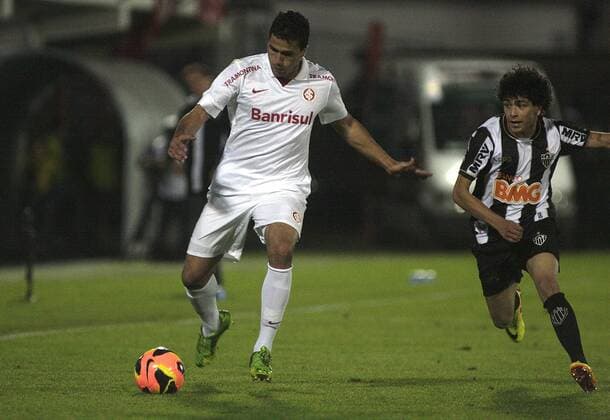 NOVO HAMBURGO, RS - 18 08 2013: Internacional Porto Alegre vs Atletico Mineiro - Ronaldo Alves durante partida entre Internacional x Atletico MG, valida pelo Campeonato Brasileiro, realizada no Estadio do Vale. ( x(326)xCarlosxEduardoxdexQuadrosx  (18590)