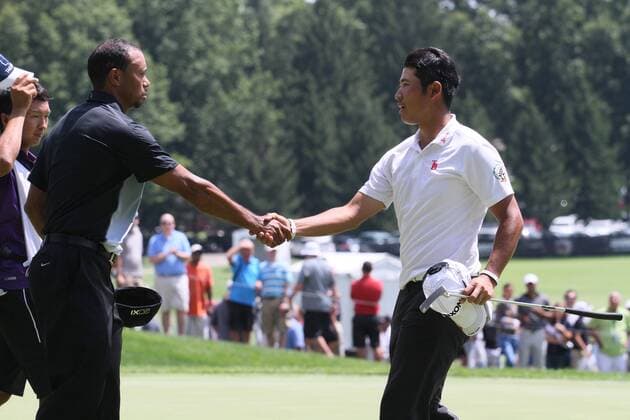 (L-R) Tiger Woods (USA), Hideki Matsuyama (JPN), AUGUST 1, 2013 - Golf : Tiger Woods of the United States and Hideki Matsuyama of Japan shake hands during the first round of the WGC-Bridgestone Invitational at the South Course of Firestone Country Club in Akron, Ohio, United States. NoxThirdxPartyxSales  (unia008511)