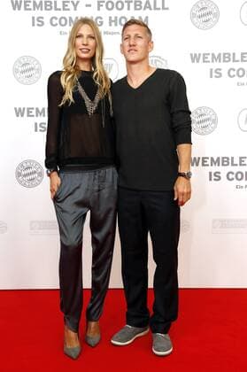 Bastian Schweinsteiger und Sarah Brandner bei der Weltpremiere des Dokumentarfilms Wembley - Football is coming hoam im Mathäser Filmpalast. München, 19.08.2013 Foto:xD.xBedrosianx xFuturexImage