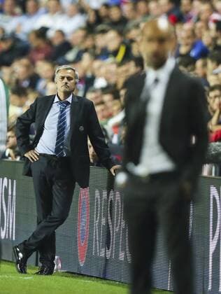 Jose MOURINHO, Trainer Chelsea Emotionen, enttäuscht, Enttäuschung, Frust, frustriert, Trauer ,traurig, verzweifelt, Verzweiflung vorne Trainer Cheftrainer Pep GUARDIOLA (FCB) FC BAYERN MÜNCHEN - FC CHELSEA 7:6 n. E ( 2-2 ) Fussball UEFA Supercup Finale zwischen UEFA Champions League Sieger und Europa League Sieger, Finale, im Eden Stadion Prag , CZE am 30.08.2013 ,Saison 2013 2014, FCB