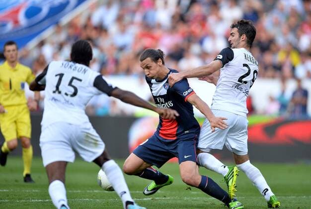 Zlatan Ibrahimovic (psg) - Reynald Lemaitre (gui) FOOTBALL : Paris SG vs Guingamp - Ligue 1 - 31 08 2013 AnthonyBIBARD FEP Panoramic 