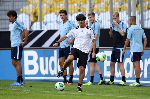 FUSSBALL - FIFA WM 2014 Quali, GER vs AUT, Vorberichte, Training MÜNCHEN,DEUTSCHLAND,05.SEP.13 - FUSSBALL - FIFA Weltmeisterschaft 2014, Qualifikation, ÖFB Länderspiel, Deutschland vs Österreich, Vorberichte, Abschlusstraining Nationalmannschaft GER. Bild zeigt Teamchef Joachim Löw (GER).
