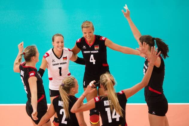 Volleyball, Europameisterschaft 2013, Deutschland vs. Spanien 06.09.13, Gerry-Weber-Stadion, Halle Westfalen Jubel Heike Beier ( 12 GER), Lenka Dürr Duerr ( 1 GER), Kathleen Weiss ( 2 GER), Maren Brinker ( 4 GER), Margareta Kozuch ( 14 GER), Christiane Fürst Fürst ( 11 GER)