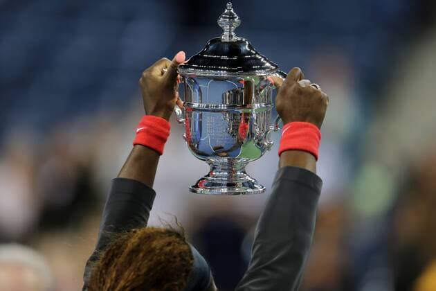 TENNIS - WTA, US Open 2013 NEW YORK CITY,NEW YORK,USA,08.SEP.13 - TENNIS - WTA Tennis Damen Tour, US Open 2013, Grand Slam, Flushing Meadows, Siegerehrung. Bild zeigt Serena Williams (USA). Keywords: Trophäe. 