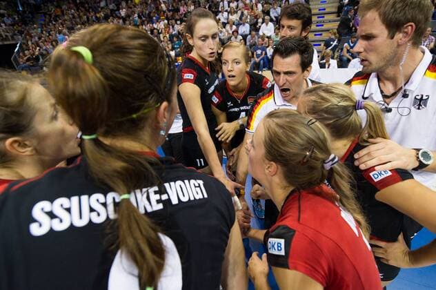 Volleyball, Europameisterschaft 2013, Halbfinale, Deutschland vs. Belgien 13.09.13, Max Schmeling Halle, Berlin Auszeit Timeout Deutschland - Giovanni Guidetti (Trainer Bundestrainer GER)