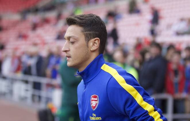 14.09.2013 Sunderland, England. New Arsenal signing Mesut Ozil takes the field before the Premier League game between Sunderland and Arsenal from the Stadium of Light. xNigelxCookex  ActionPlus20425598
