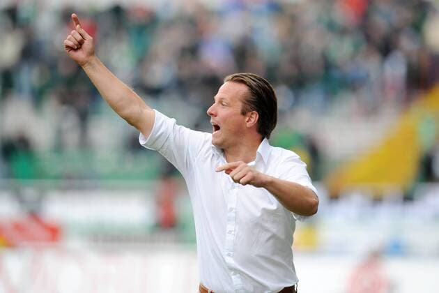 Münster, Deutschland 14. September 2013: 3. Bundesliga 13 14 - SC Pressen Münster vs. SpVgg Unterhaching. Trainer Carsten Gockel (Münster) unzufrieden enttäuscht enttaeuscht niedergeschlagen. mt