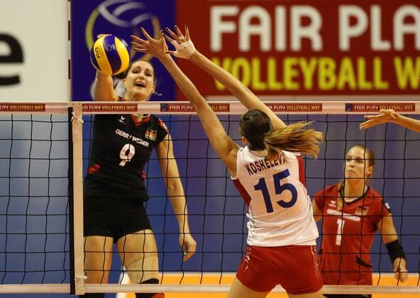 Corina Ssuschke Voigt, Tatiana KOSHELEVA, Lenka Dürr Aktion Spielszene Zweikampf Volleyball CEV Europameisterschaft EM 2013 Damen Finale Saison 2013 14 14.09.2013 BR Deutschland vs. Russland