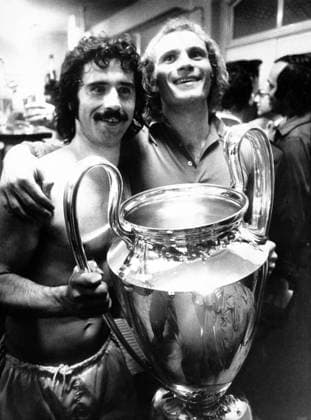 Die Doppeltorschützen im Finale des Europapokals der Landesmeister - Gerd Müller (li.) und Uli Hoeneß (beide FC Bayern München)