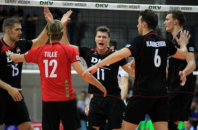 Volleyball, Länderspiel, Herren, Deutschland - Italien 16.09.13 , Nordhausen, Wiedigsburghalle, Volleyball, Männer, Freundschaftsspiel in Vorbereitung auf die Europameisterschaft EM, Länderspiel Deutschland vs Italien im Bild: Jubel Deutschland u.a.Tim Broshog, Ferdinand Tille, Lukas Kampa, Denys Kaliberda