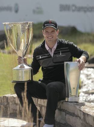 16 September 2013: Zach Johnson, poses with the J.K. Wadley Trophy and BMW Championship Trophy after winning The BMW Championship at Conway Farms Golf Club in Lake Forest, Illinois. GOLF: SEP 16 PGA Golf Herren - BMW Championship - Final Round Icon20144885 EDITORIAL USE ONLY