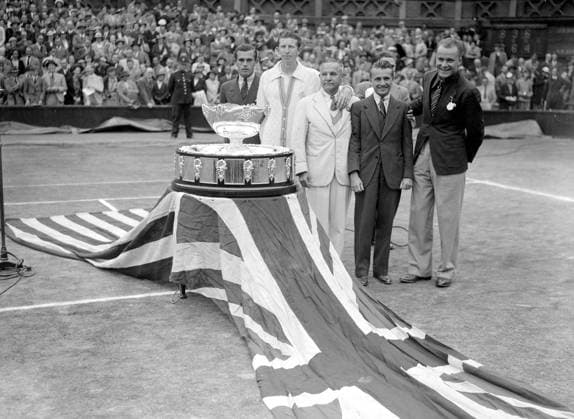 The American team with the Davis Cup left to right F Parker Donald Budge Walter Pate, non playing captain Bitsy Grant and Gene Mako 27th July 1937  UnitedArchives00362591