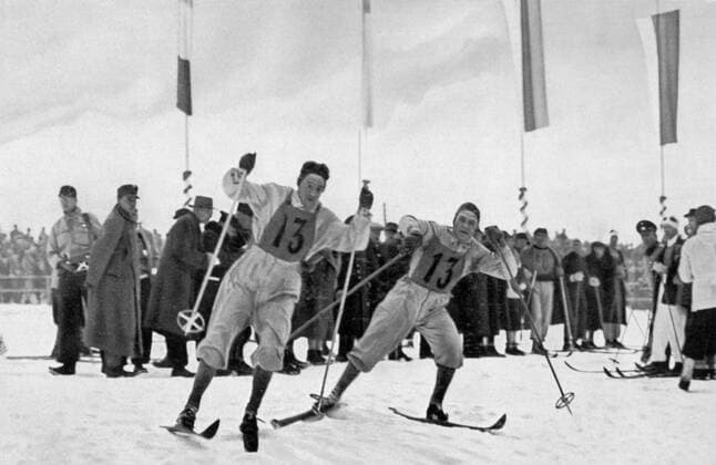 The Norwegian skier Hoffsbakken (left) draws level with Wechsel, the first off in his team. Â  UnitedArchives00797854