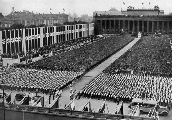 1936 Olympics, Berlin - About midday on 1 August 1936 the German youth gathered for a solemn consecration hour in the Lusgarten. (Um die Mittagssrunde des 1 August 1936 versammelte sich die deutsche Jugend im Lustgarten zu einer feierlichen Weihestunde) Â  UnitedArchives00834921