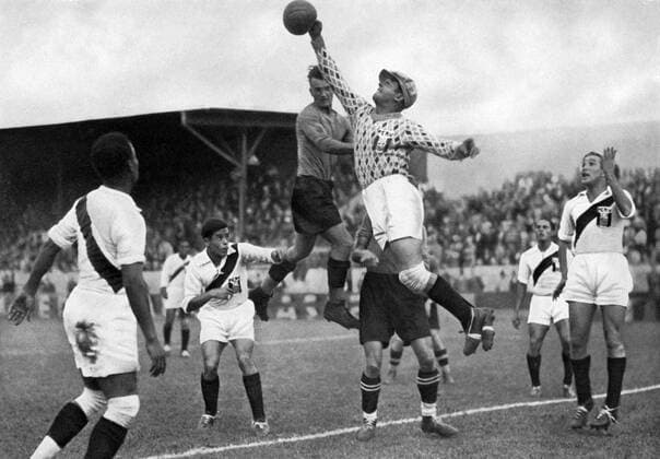1936 Olympics, Berlin - Italiens Olympiasieg im Fussball-Turnier wurde von einer jungen Studentenmannschaft errungen, die im Endspiel Osterreich mit 2 : 1 schlug., Olympia, Olympiade, Olympische Spiele  UnitedArchives00865007