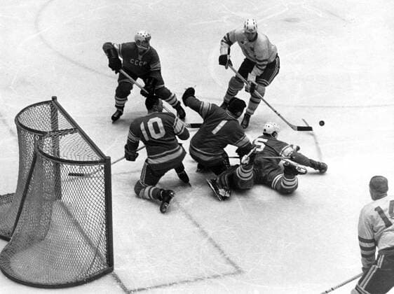 Olympia, Historie, Olympische Winterspiele 1964 in Innsbruck Austria, Innsbruck Winter Olympics, 1964: Ice Hockey match between USSR and Sweden in the final., Olympia, Olympiade, Olympische Spiele, Österreich  UnitedArchives00907781