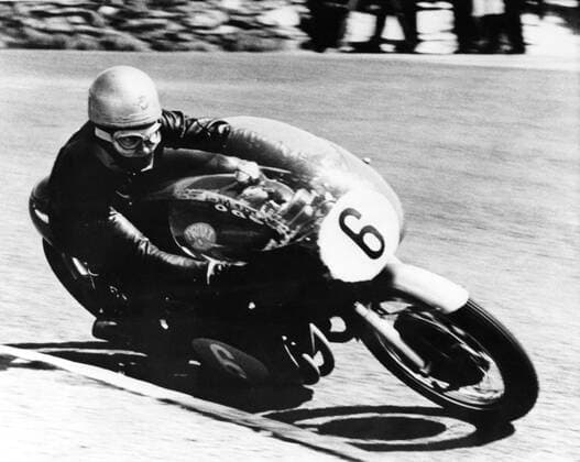 Gary Hocking , riding his MV Agusta into second place at the 350cc class in the Junior TT in Douglas , Isle of man 15th June 1961  UnitedArchives00933789