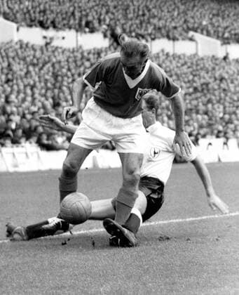 Tottenham v Blackpool Stanley Matthews, the wizard of dribble once again at the age of 43, has the Spurs defence in a tangle, when he brought about the Blackpool revival with his passing, after they were one goal down. Here he beats Iley, the Spurs left-half, with his tricks with the ball. He sets up their equalising goal. 23rd August 1958  UnitedArchives01004060