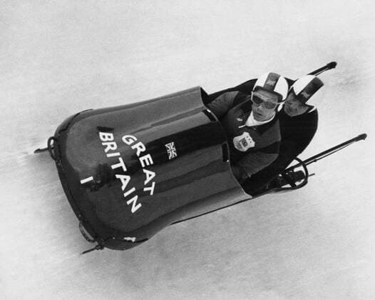 Olympia, Historie, Olympische Winterspiele 1964 in Innsbruck 1964 Winter Olympic Games - Innsbruck, Austria Britain s No. 1 team Antony Nash (pilot) and Robin Dixon hurling down the bob run at Igls when the team won a gold medal for Britain - Britain s first gold medal in the Winter Olympics for 12 years. Britain s last gold success was by Jeanette Altwegg in the women s figure skating.- 3 February 1964 Â  UnitedArchives01026138