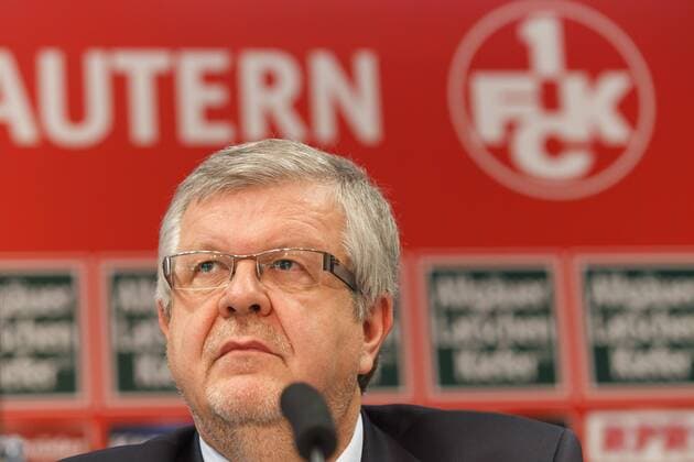 Prof. Dr. Rombach (Aufsichtsratsvorsitzender 1.FC Kaiserslautern), vor FCK Logo Trainervorstellung Kosta Runjaic, 1.FC Kaiserslautern, Fussball, 2. Bundesliga, 17.09.2013 EP_ans