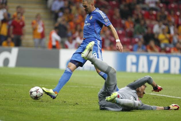 Champions League match played between Real Madrid and Galatasaray Istanbul. In this picture, Karim Benzema scores a goal against Fernando Muslera . xBEATRIZxGUZMANx