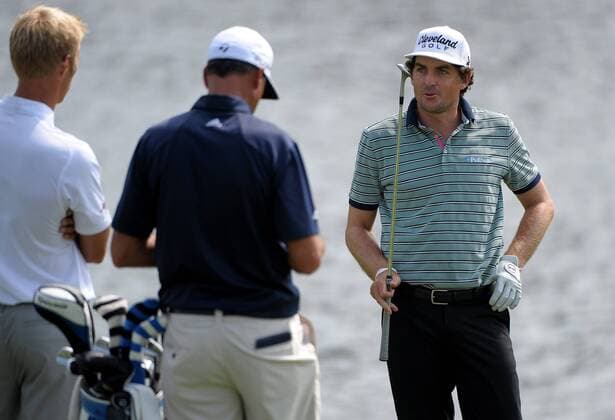 Keegan Bradley (R) talks during a break in putting practice for the PGA Golf Herren Tour Championship on September 17, 2013 at East Lake Golf Club in Atlanta. The 30 top players are competing for a chance to win the $10 million FedExCup.  AJP2013091711