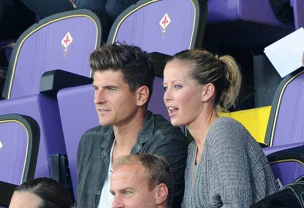 UEFA Europa League, AC Florenz ACF Fiorentina - FC Pacos de Ferreira Fiorentina Mario Gomez mit Freundin Carina Wanzung xHOCHxZWEIx xItalyxPhotoxPressx 