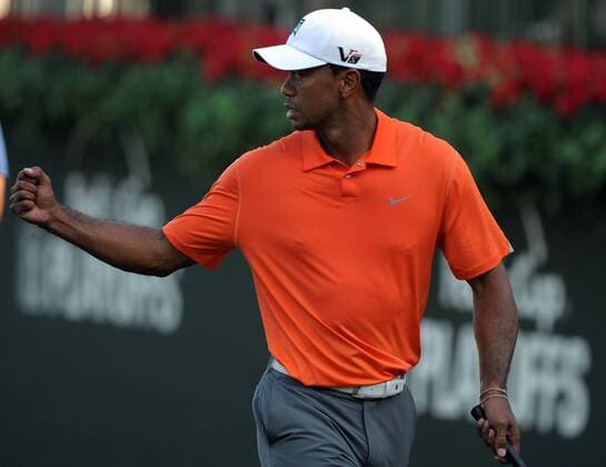 Tiger Woods pumps his fist on No. 18 during the first round of the PGA Golf Herren Tour Championship on September 19, 2013 at East Lake Golf Club in Atlanta. Woods finished at 3-over-par while Henrik Stenson posted a 6-under-par round to take the lead.  AJP2013091926