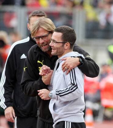 Fussball, 1. BL, 1. Bundesliga, Saison 2013 2014, Herren, Deutschland, 21.09.2013, 1. FC Nürnberg - Borussia Dortmund, BVB, 1-1 v.l. Trainer Jürgen Klopp, Borussia Dortmund, BVB, Trainer Michael Wiesinger, 1. FC Nürnberg , nach Spielende, Spielschluß, Schlusspfiff, Umarmung, xklausxschillingerx