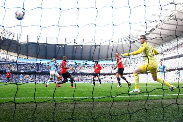 Sergio Kun Aguero of Manchester City scores the opening goal - Manchester City vs Manchester United - Barclay s Premier League - Etihad Stadium - Manchester - 22 09 2013 EDITORIAL USE ONLY. No use with unauthorised audio, video, data, fixture lists, club league logos or live services. Online in-match use limited to 120 images, no video emulation. No use in betting, games or single club league player publications.