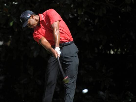 Tiger Woods drives No. 4 during the final round of the PGA Golf Herren Tour Championship on September 22, 2013 at East Lake Golf Club in Atlanta. The FedEx Cup playoff winner stands to gain a $10 million payout bonus.  AJP2013092203