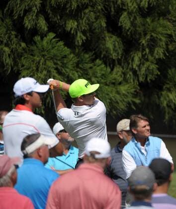 Hunter Mahan (C) tees No. 2 during the final round of the PGA Golf Herren Tour Championship on September 22, 2013 at East Lake Golf Club in Atlanta. The FedEx Cup playoff winner stands to gain a $10 million payout bonus.  AJP2013092204