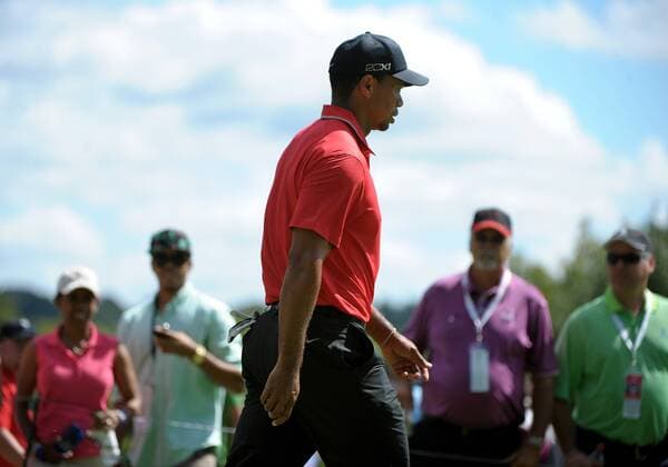 Tiger Woods walks the No. 4 fairway during the final round of the PGA Golf Herren Tour Championship on September 22, 2013 at East Lake Golf Club in Atlanta. At the beginning of the round Woods was still in the hunt for the FedEx Cup, whose winner stands to gain a $10 million payout bonus.  AJP2013092207