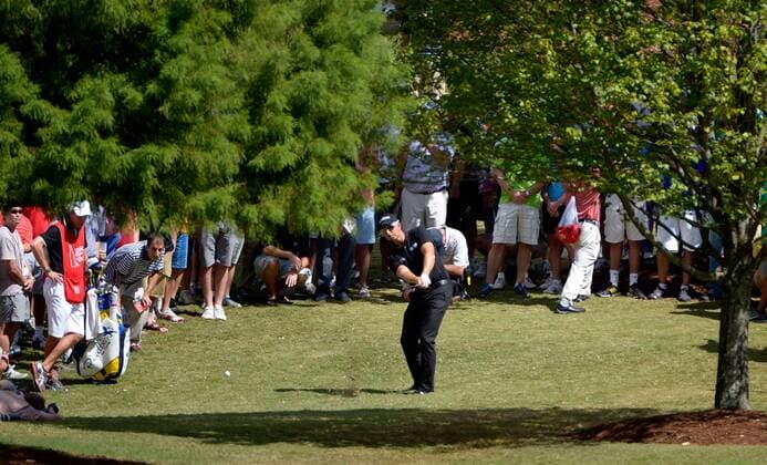 Leader Henrik Stenson plays his second stroke with an iron from beneath trees in the No. 1 rough during the final round of the PGA Golf Herren Tour Championship on September 22, 2013 at East Lake Golf Club in Atlanta. Stenson saved par on the hole.  AJP2013092210