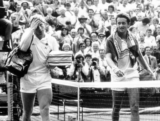 Boris Becker (BR Deutschland, li.) - Abgang nach Niederlage, re. der siegreiche Peter Doohan (Australien)
