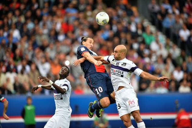 Zlatan Ibrahimovic (psg) - Aymen Abdennour (tou) FOOTBALL : FC Paris Saint Germain vs FC Toulouse - Ligue 1 - 28 09 2013 AnthonyBIBARD FEP Panoramic 