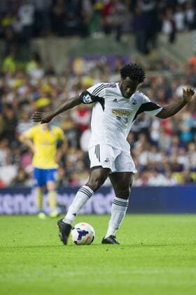 Football - 2013 2014 Premier League - Swansea City vs. Arsenal wilfried bony shoots at goal at the Liberty Stadium. COLORSPORT WINSTON BYNORTH