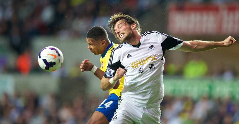 PROPAGANDA20130928 Football - soccer: Barclays Premier League, Swansea City FC - Arsenal FC, Swansea City s Miguel Perez Cuesta Michu in action against Arsenal s Serge Gnabry during the Premiership match at the Liberty Stadium. (Hinweis: Verwendung nur in Deutschland, Österreich oder Schweiz - only Germany, Austria and Switzerland) xHOCHxZWEIx xPropagandax 