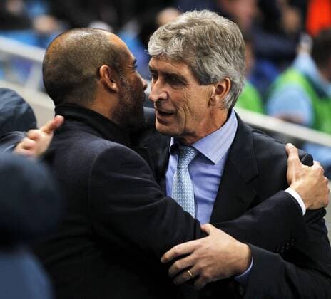MANCHESTER, Oct. 2, 2013 - Manchester City s manager Manuel Pellegrini(R) greets Bayern Munich s manager Pep Guardiola ahead of the UEFA Champions League Group D match between Manchester City and FC Bayern Munich at Etihad Stadium in Manchester, Britain on Oct. 2, 2013. Manchester City lost 1-3. (Xinhua Wang Lili) (SP)BRITAIN-MANCHESTER-SOCCER-UEFA CHAMPIONS LEAGUE-MAN CITY VS BAYERN MUNICH 