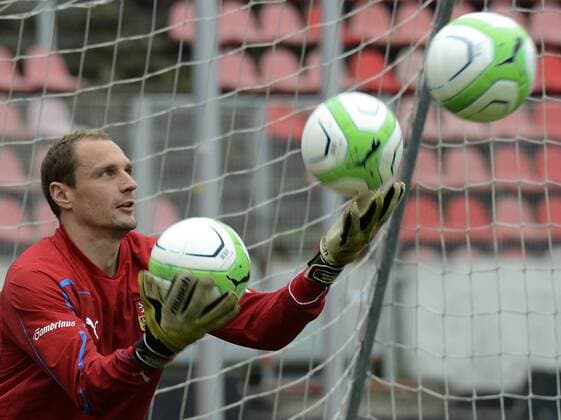 Czech soccer goalkeeper Jaroslav Drobny is seen during the training ahead of the last two qualifiers for the next year s world championship with Malta and Bulgaria in Prague, Czech Republic, September 7, 2013. (CTKxPhoto MichalxKrumphanzl) CTKPhotoP201310070760701  kru 7